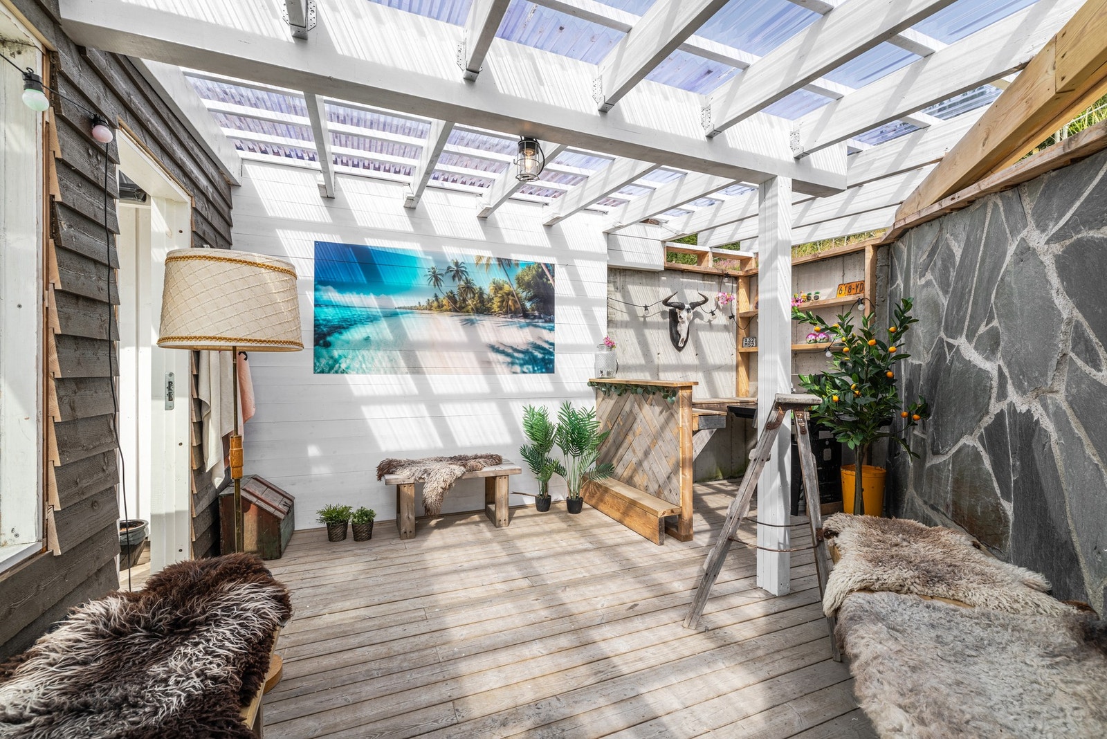 Pergola med avtakbare takplater med sidelufting Galleribilde