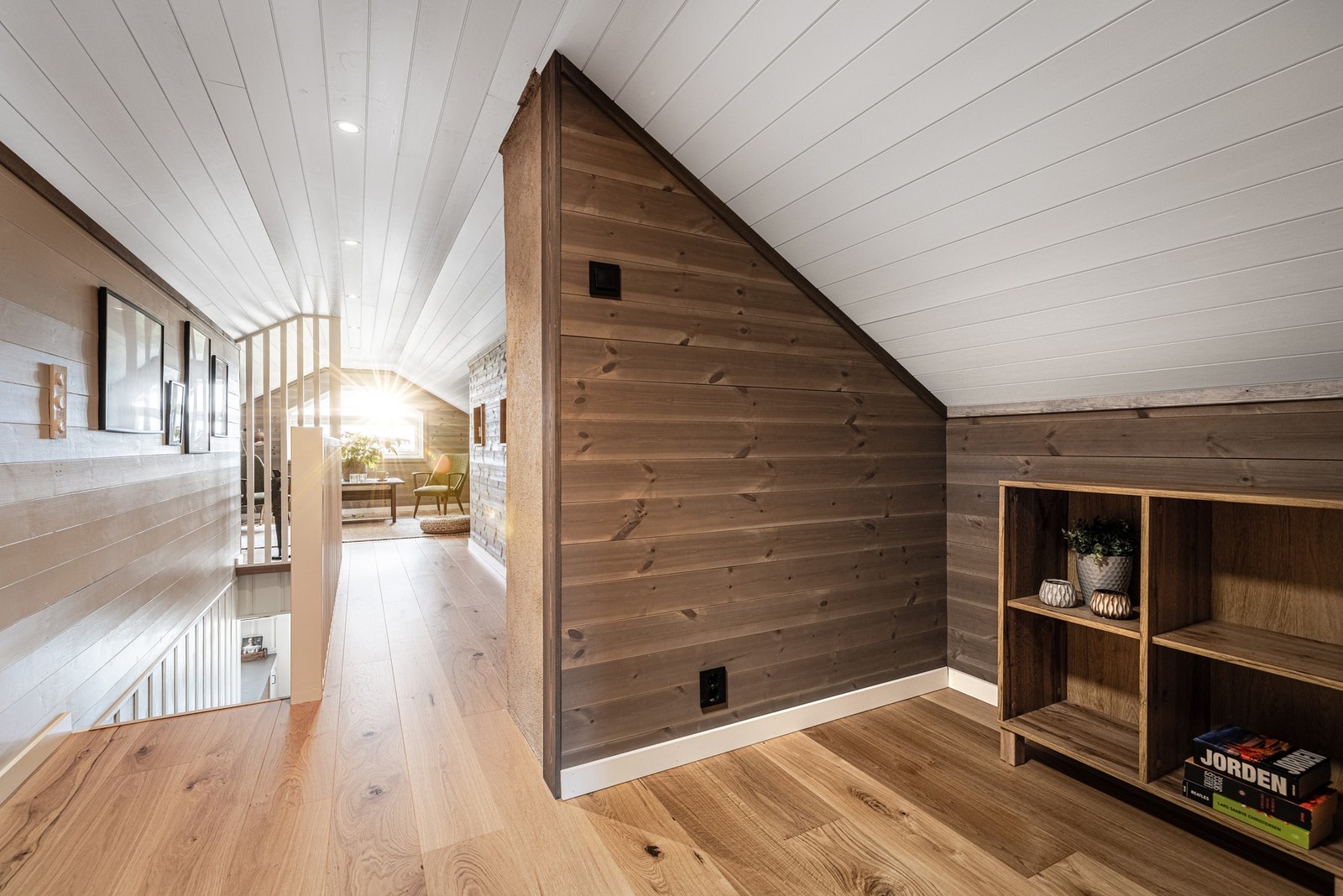 Flott loftsetasje er innredet i senere tid. Galleribilde