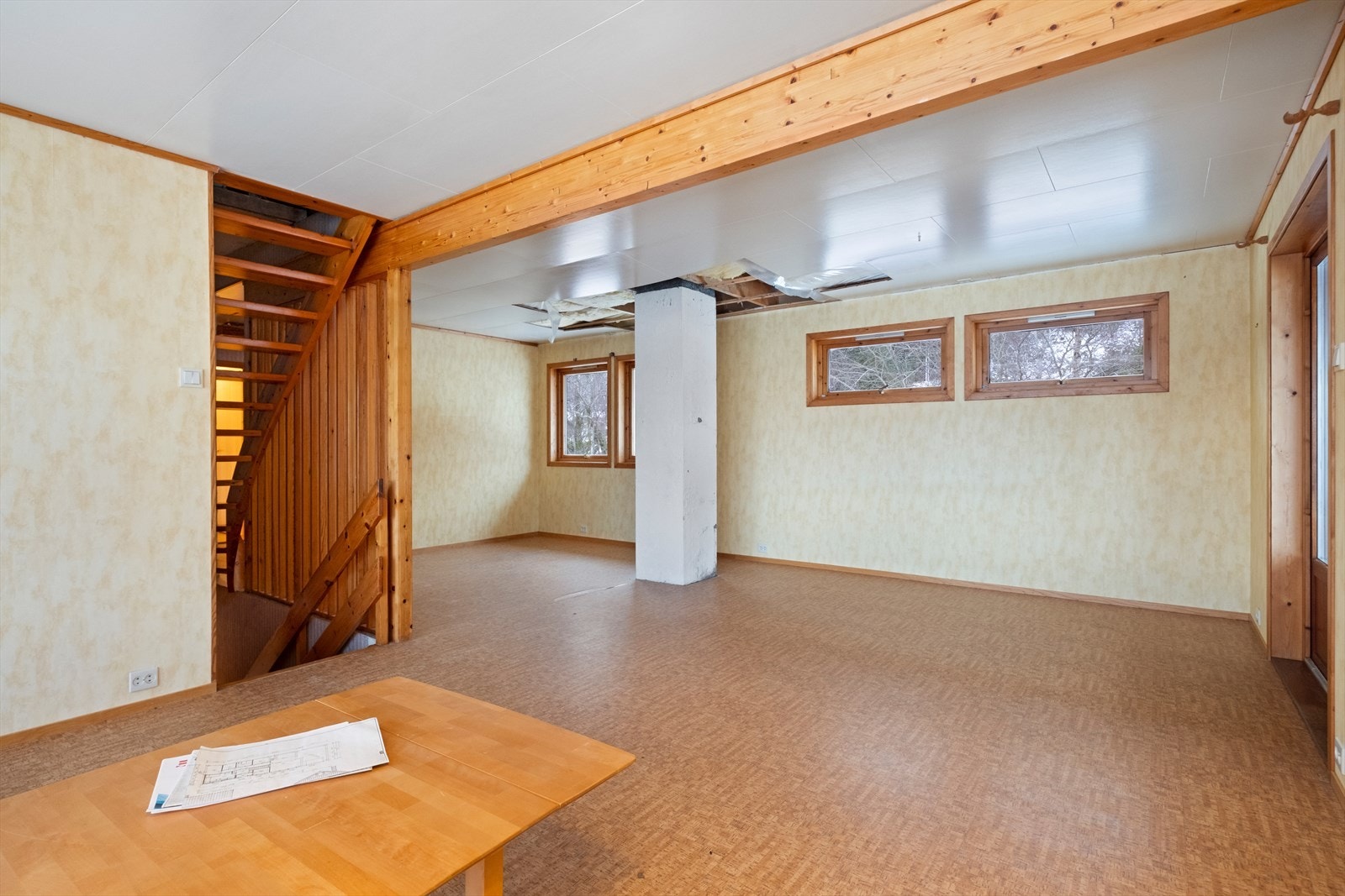 Himlingsplater med synlig isolasjon indikerer behov for oppgradering. Galleribilde