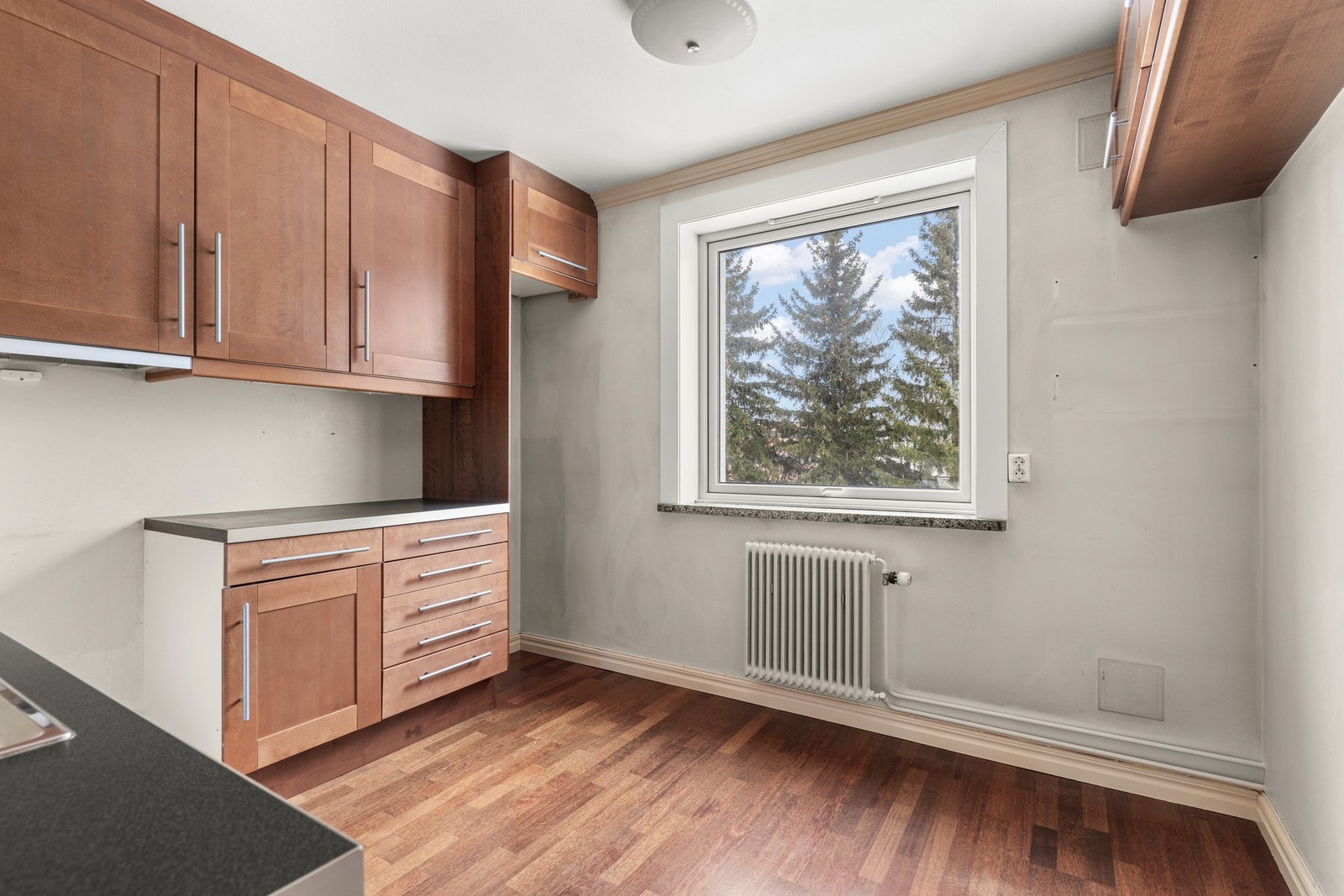 Leiligheten varmes opp via bergvarme, som er inkludert i felleskostnadene Galleribilde