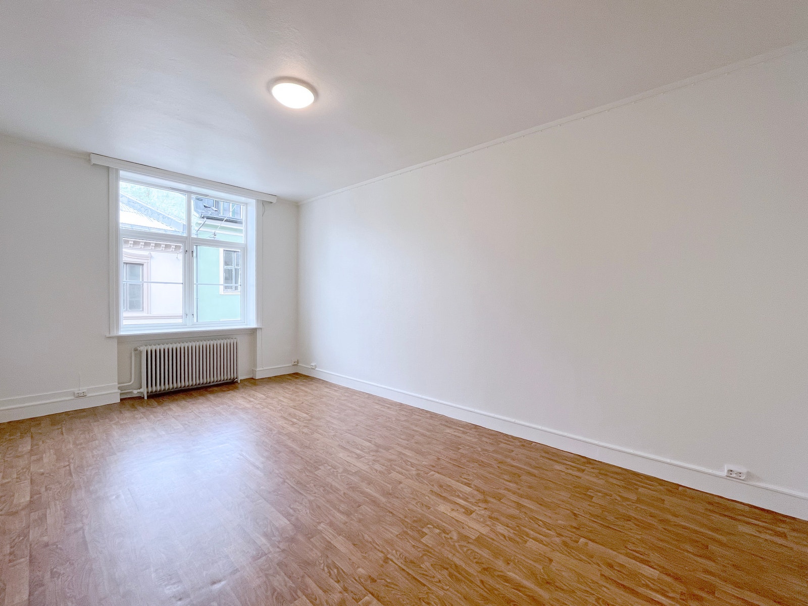 Lys og romslig stue Galleribilde