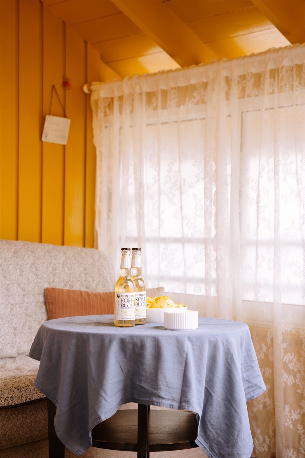 Koselig krok på verandaen, perfekt for rolige morgenstunder eller avslappende kvelder. Galleribilde