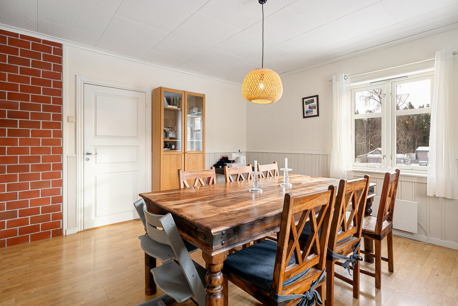 Stor spisestue. Galleribilde