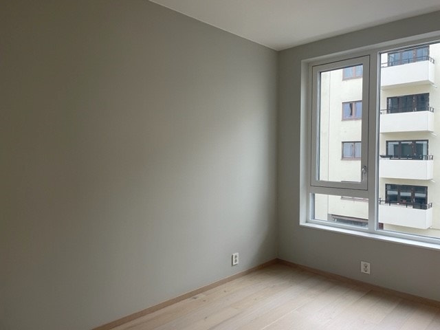 Soverom med stor skyvedørsgarderobe Galleribilde