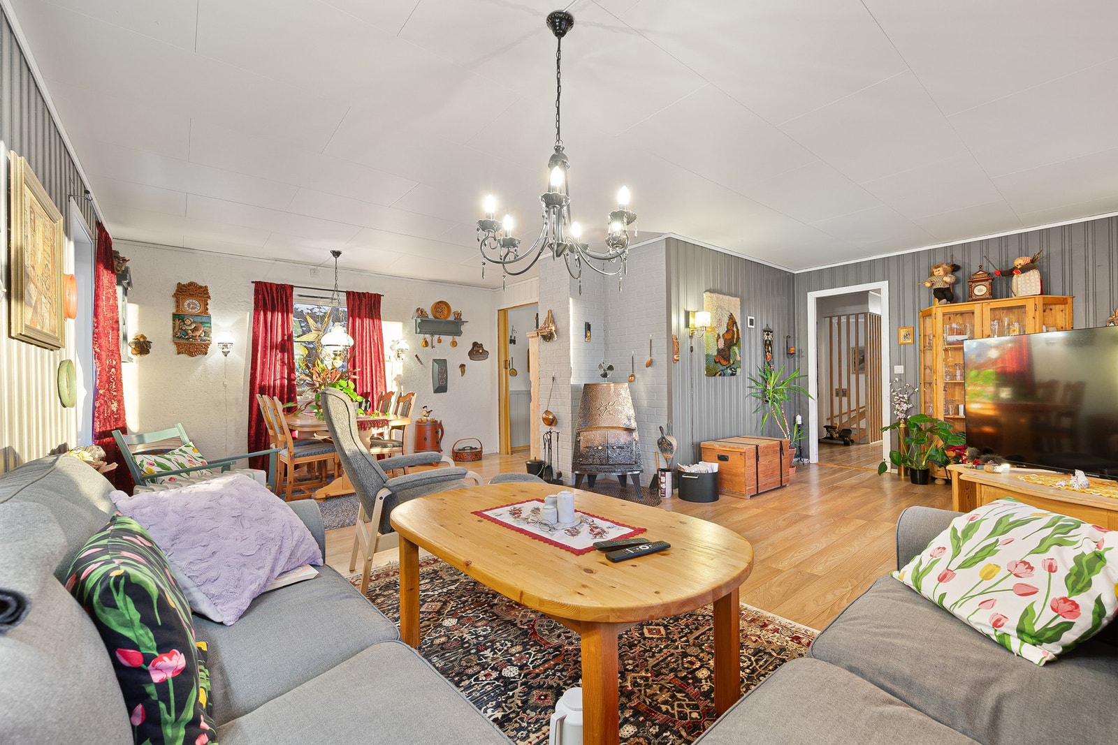 Boligen har en god planløsning fordelt på 2 etasjer. Galleribilde