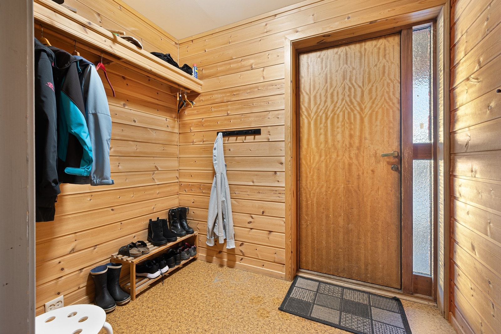 Gang med god plass for sko og yttertøy. Galleribilde