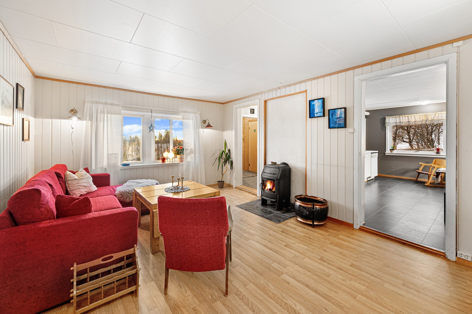 Fra stuen er det enkel adkomst til boligens øvrige rom. Galleribilde