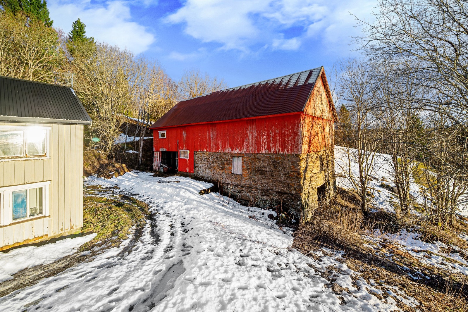 Eiendommen har en landlig og totalt usjenert beliggenhet. Galleribilde