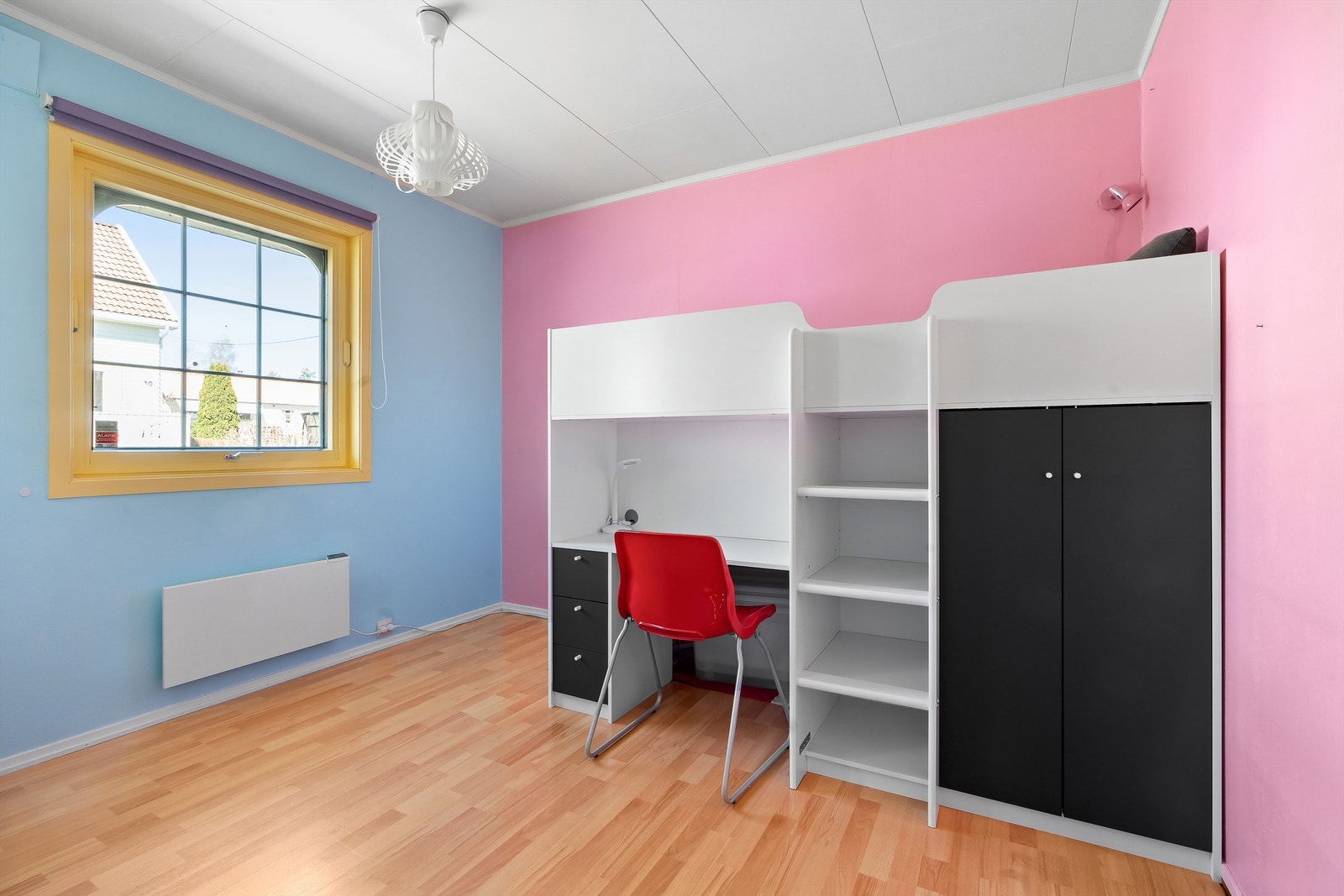 Soverom nr. 2 passer perfekt som barnerom. Galleribilde