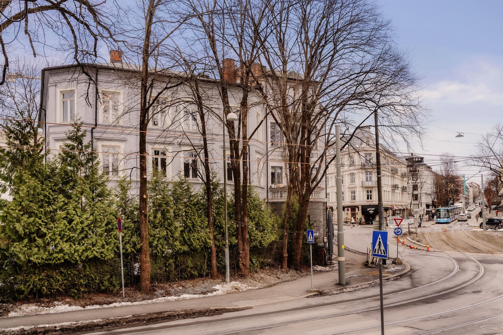 I nærområdet finner du et bredt utvalg av hyggelige kafeer, restauranter, uteliv og populære handlegater, samt svært gode kollektivforbindelser med både buss og trikk. Galleribilde