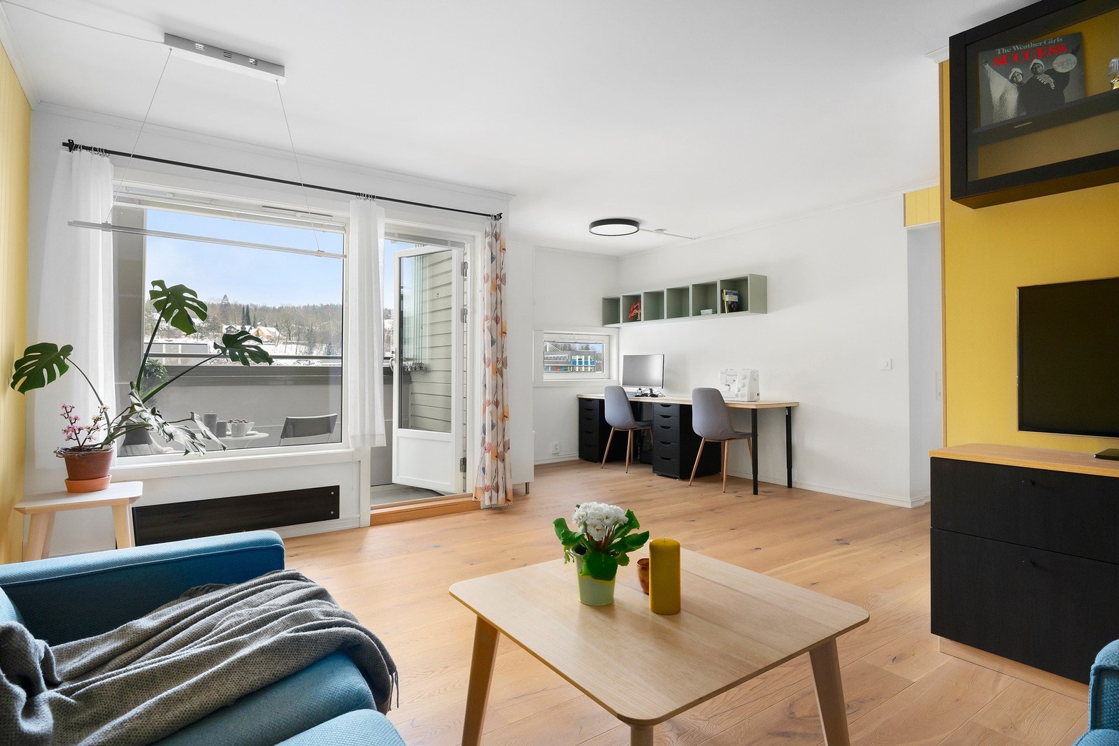 Fareeba Rafee v/EIE eiendomsmegling har gleden av å presentere Granstangen 16B! En lys og velholdt leilighet beliggende i 5. etasje med heis, og fantastisk beliggenhet på Furuset. Her bor du med sentral beliggenhet nær skoler, barnehager, kollektivtranspo Galleribilde