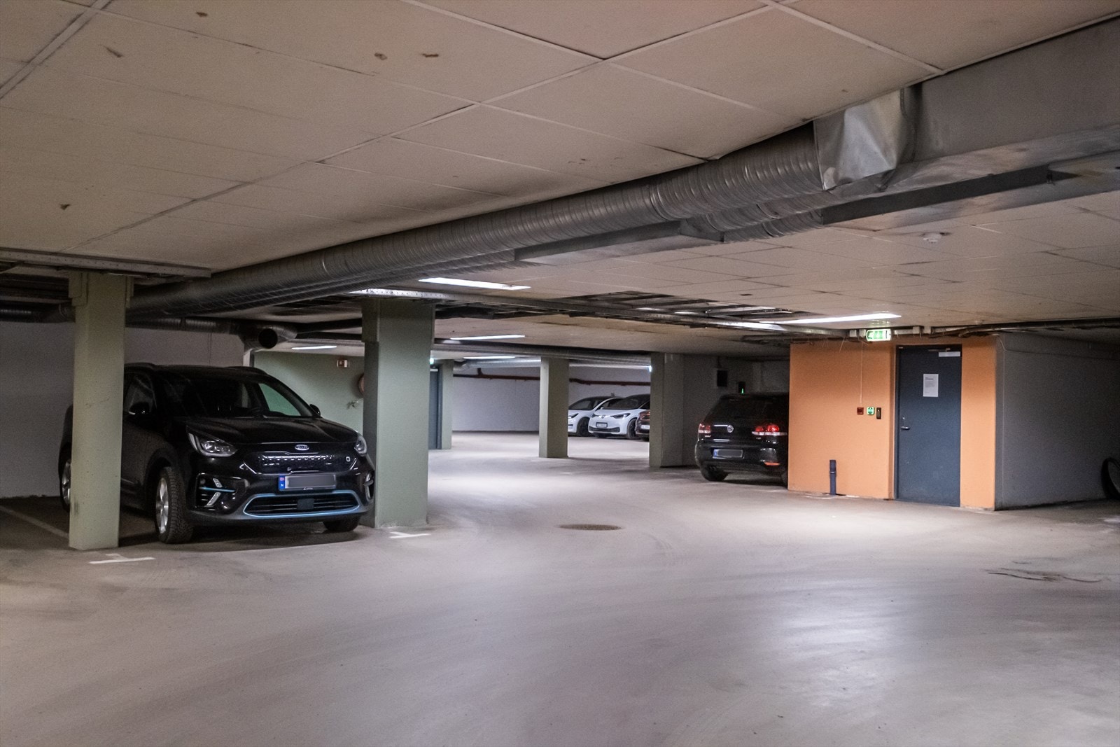 - Det er mulighet for å leie eller kjøpe parkeringsplass i garasjeanlegg ved ledighet - Galleribilde