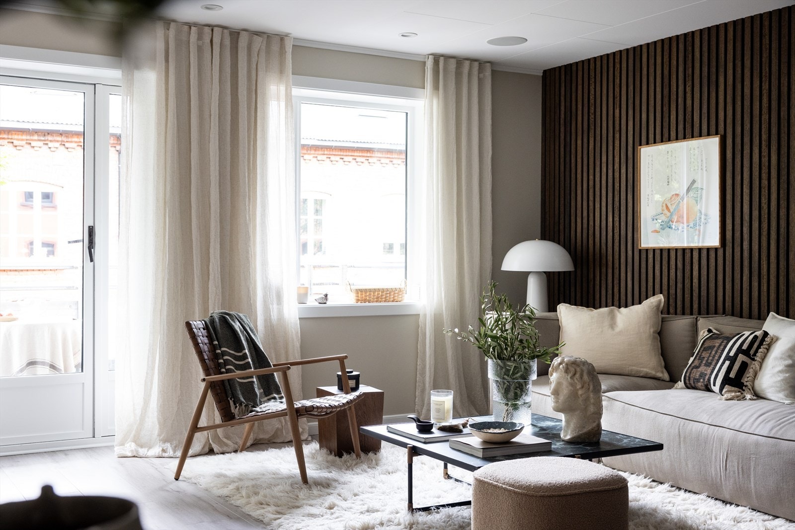 - Store vindusflater som gir rikelig med luft og lys - Galleribilde