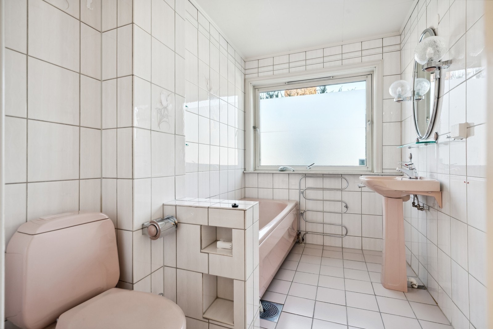 Bad i 1.etg med badekar Galleribilde