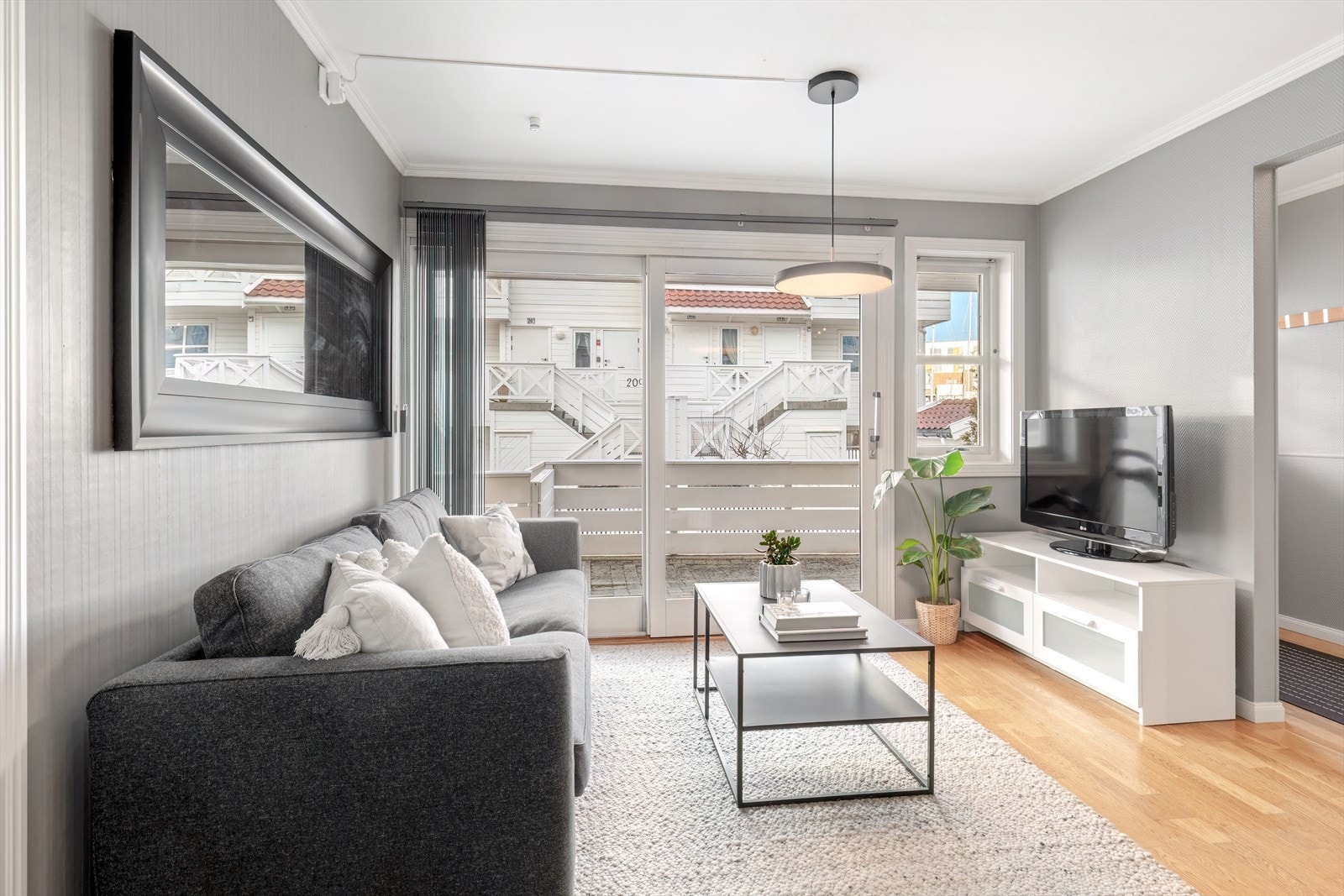 Hyggelig stue med direkte utgang til romslig terrasse Galleribilde