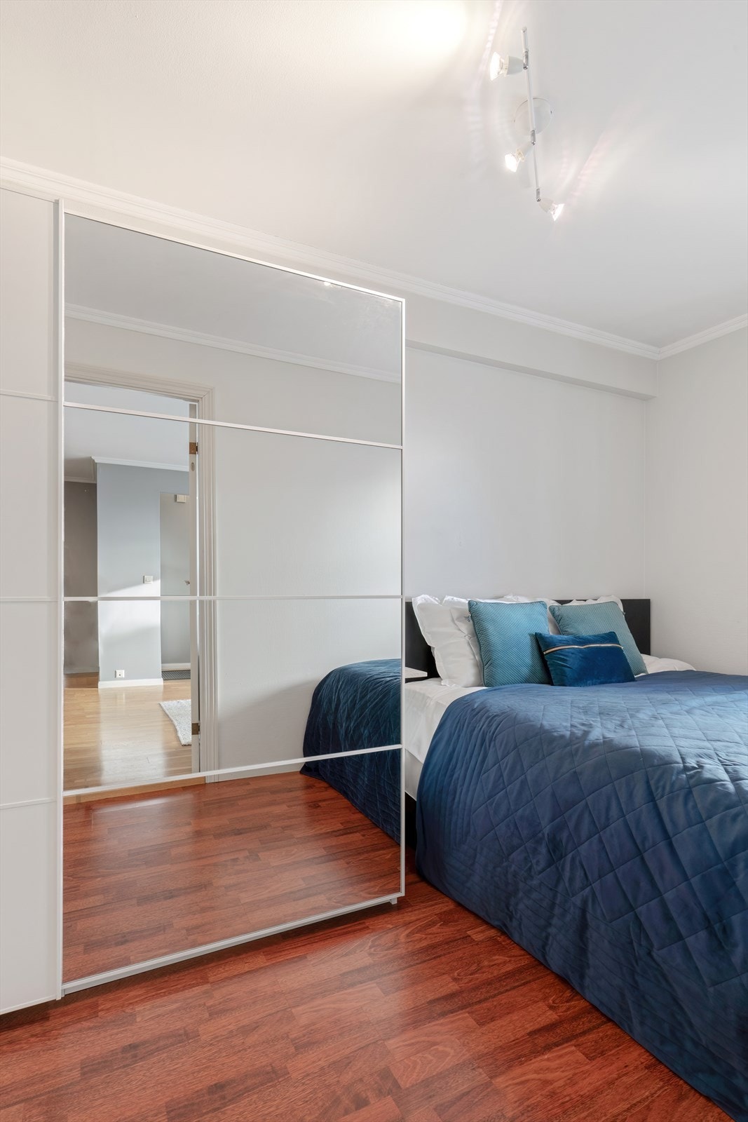 Her har man god plass til garderobeløsning Galleribilde