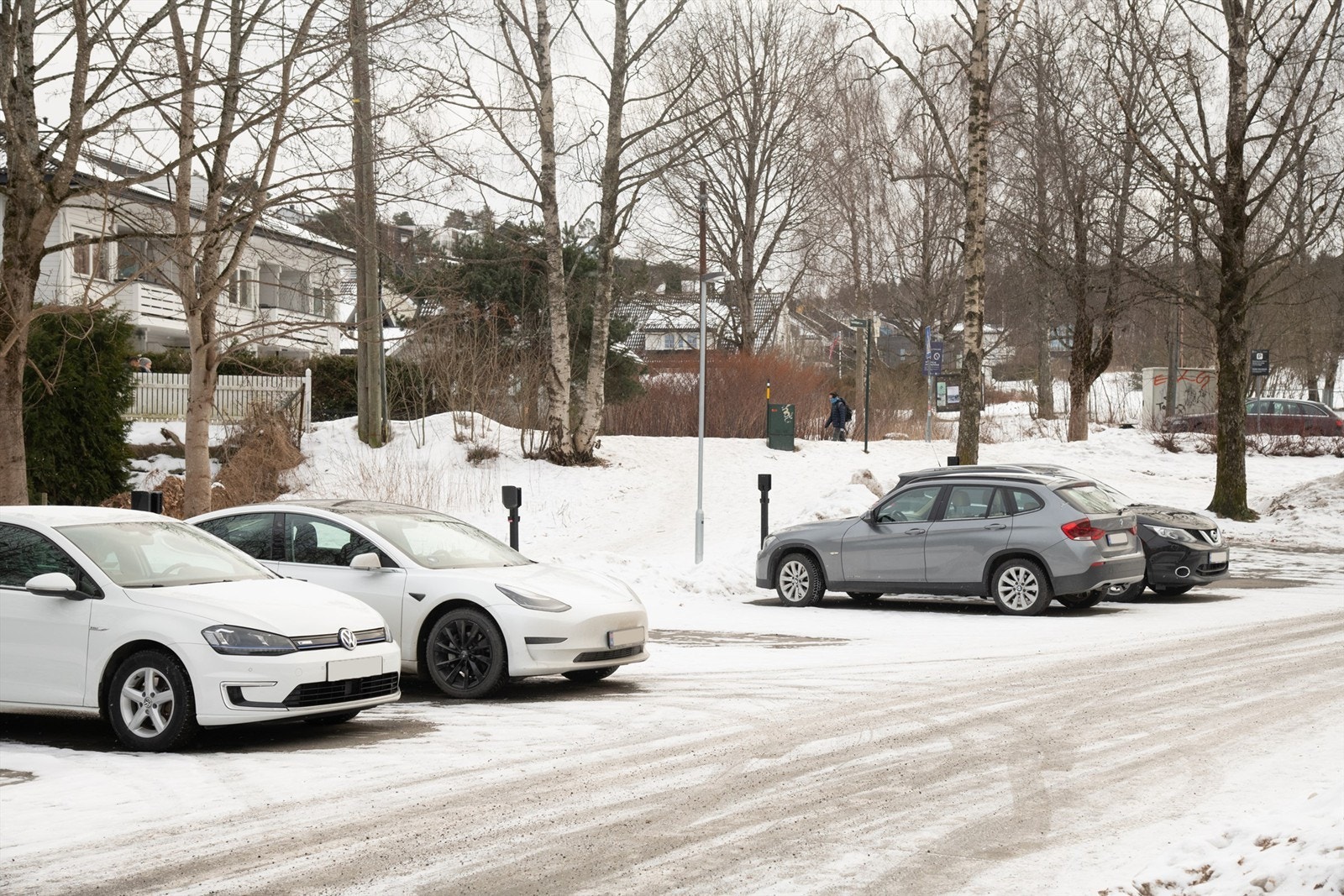 Leiligheten disponerer egen parkeringsplass med elbillader. Galleribilde