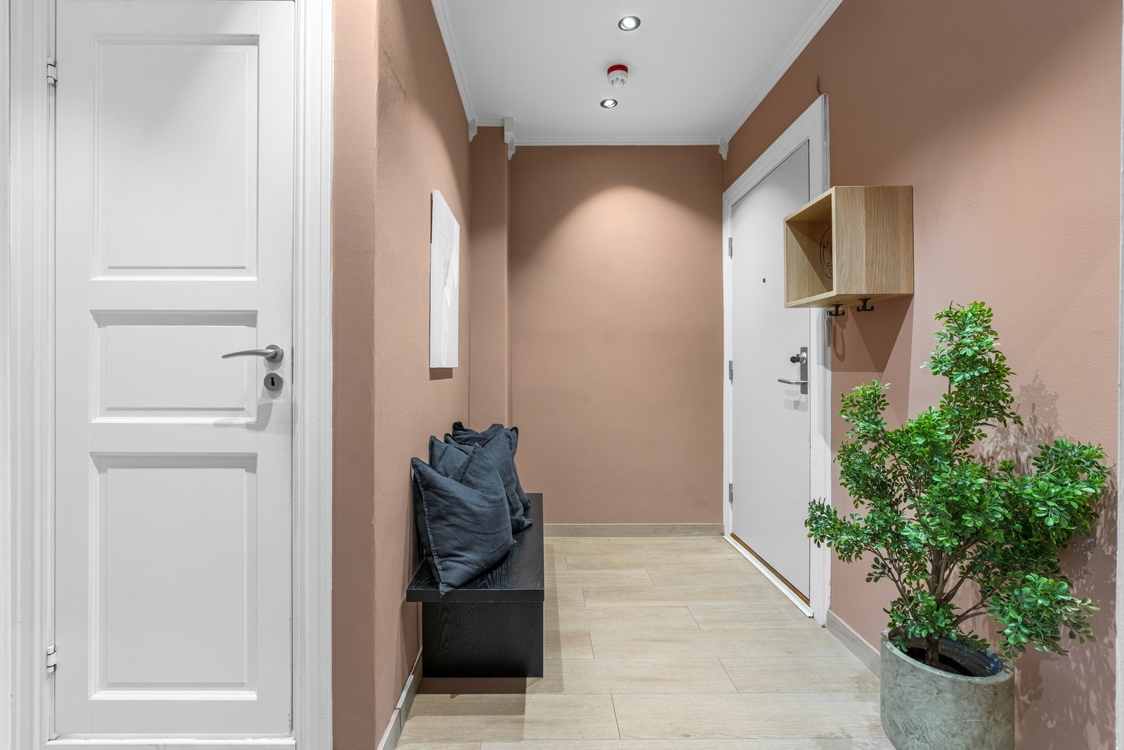 Ved behov kan det settes inn et garderobeskap til for ekstra oppbevaringsplass. Galleribilde