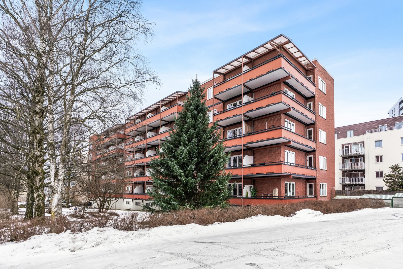 Fra leiligheten bruker du ca. 2-3 minutter bort til Ensjø Torg og T-banen. Galleribilde