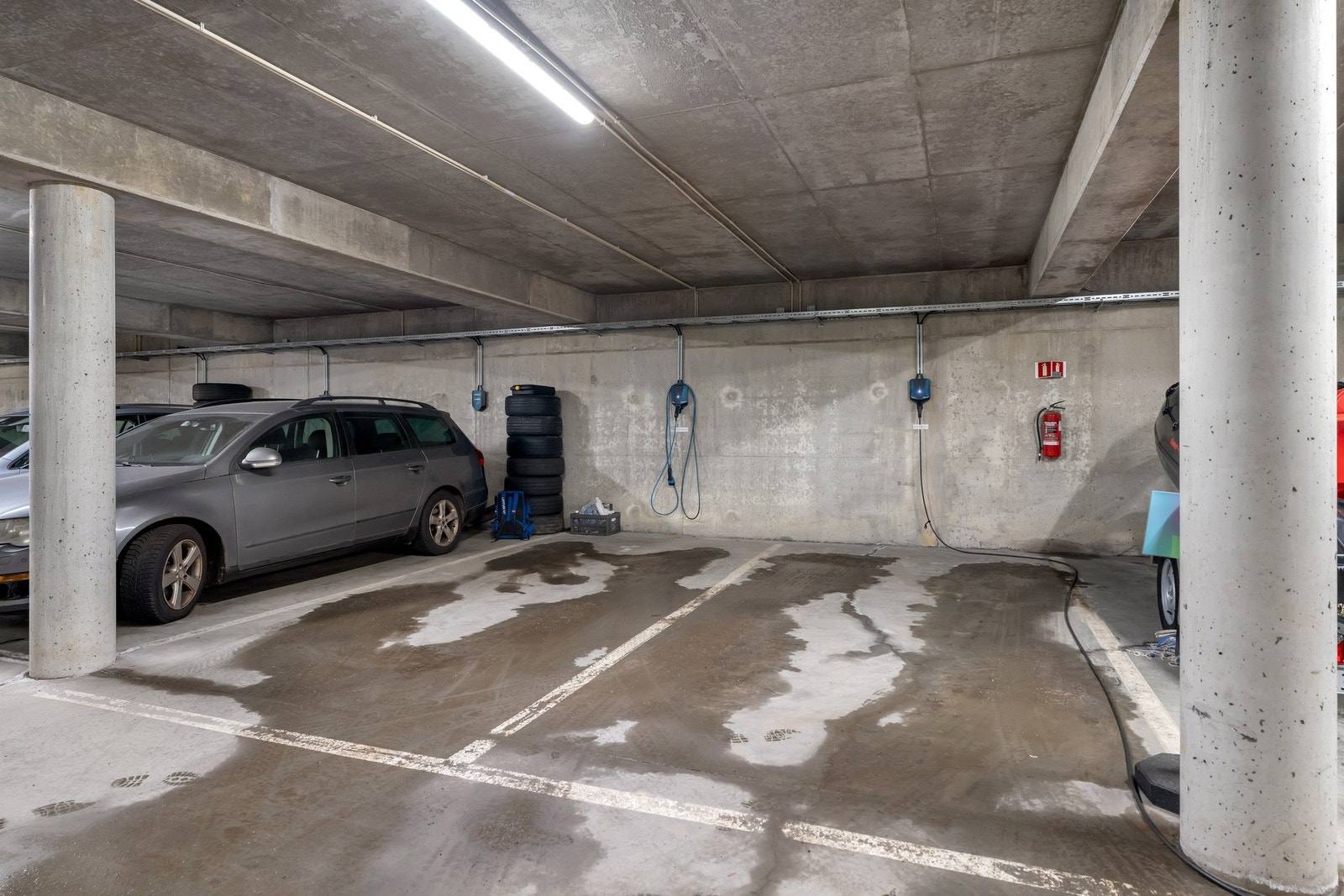 P-plass i kjeller medfølger - trappehus like ved Galleribilde