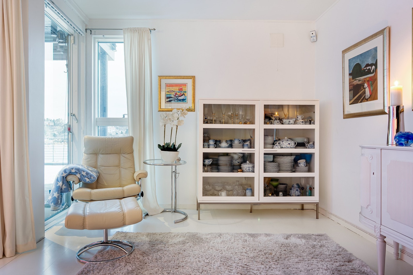 Utgang til stor vestvendt terrasse på hele 103 kvm. Galleribilde