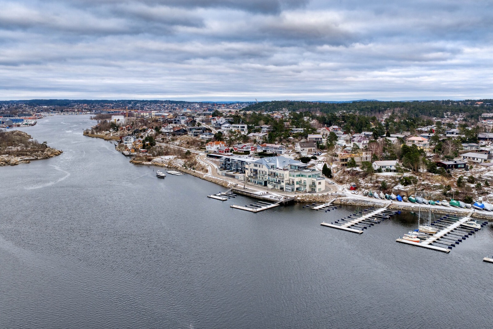 Innseilingen til Fredrikstad med Huthholmen i bakgrunn. Galleribilde