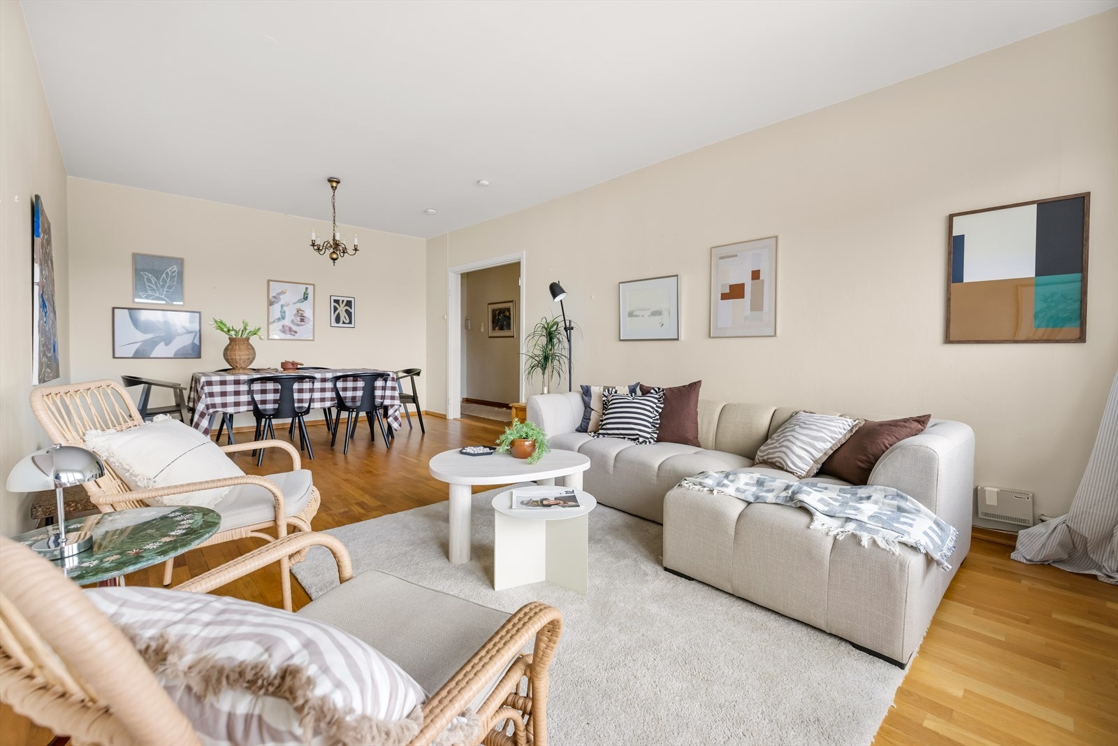 Varmtvann og fyring er inkludert i felleskostnadene. Galleribilde