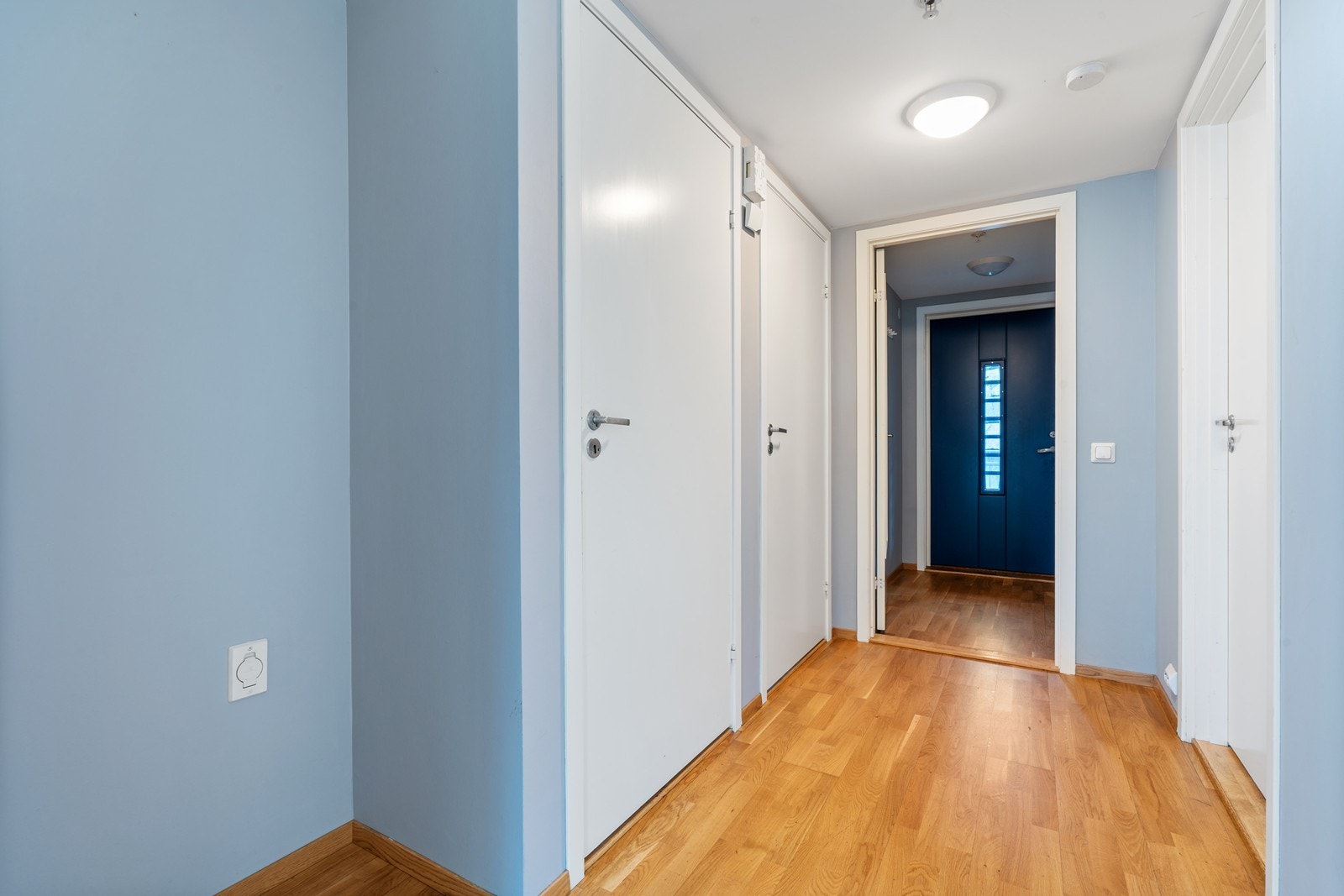 Gang med plass til garderobe Galleribilde