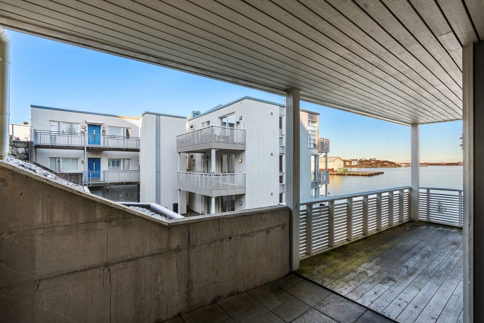 Stor og praktisk overbygget terrasse Galleribilde