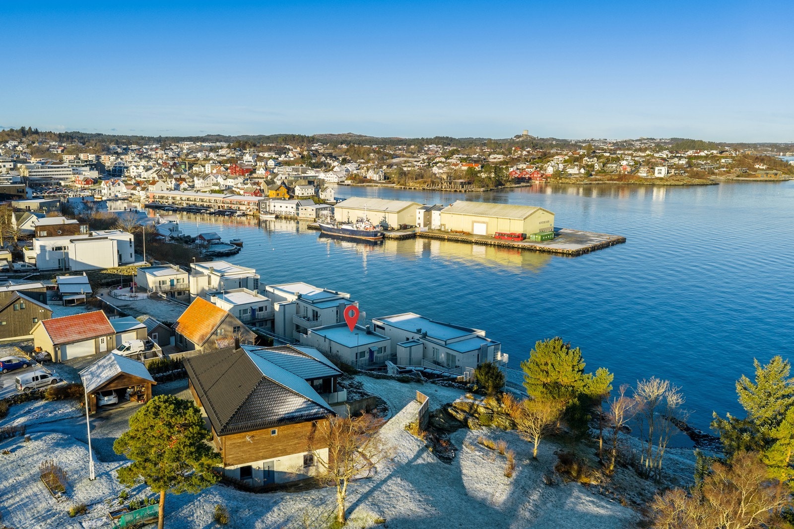 Flott beliggenhet ved innseilingen til Vågen Galleribilde