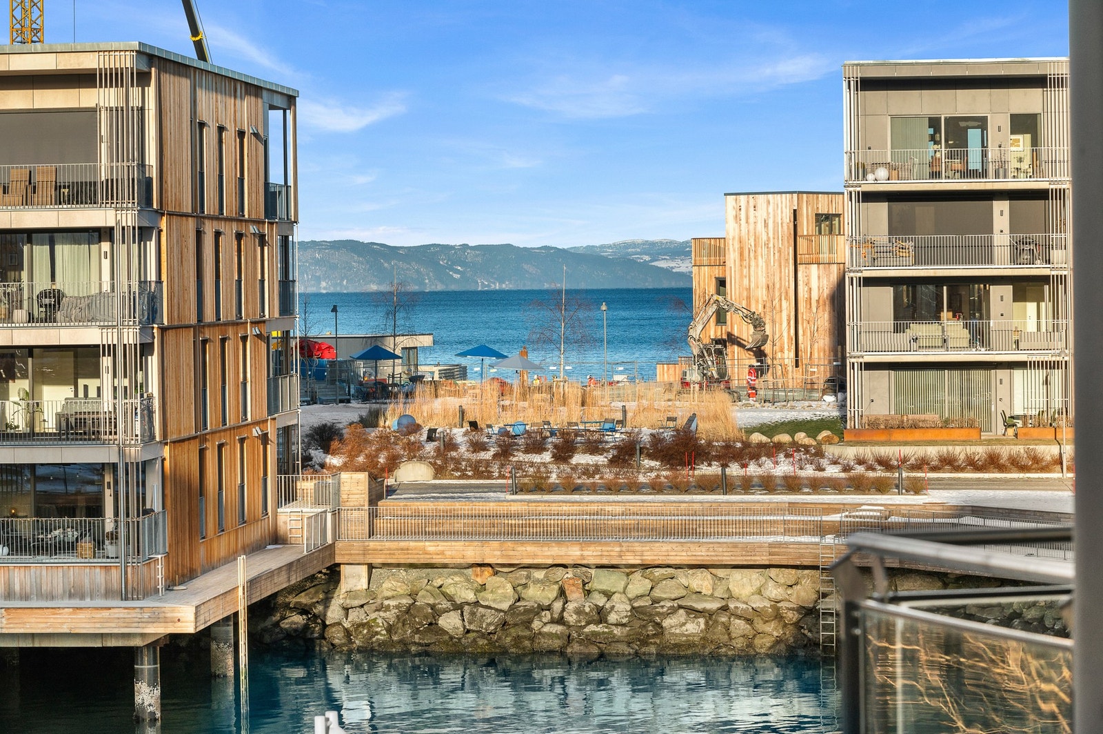 Utsikt utover fjorden. Galleribilde