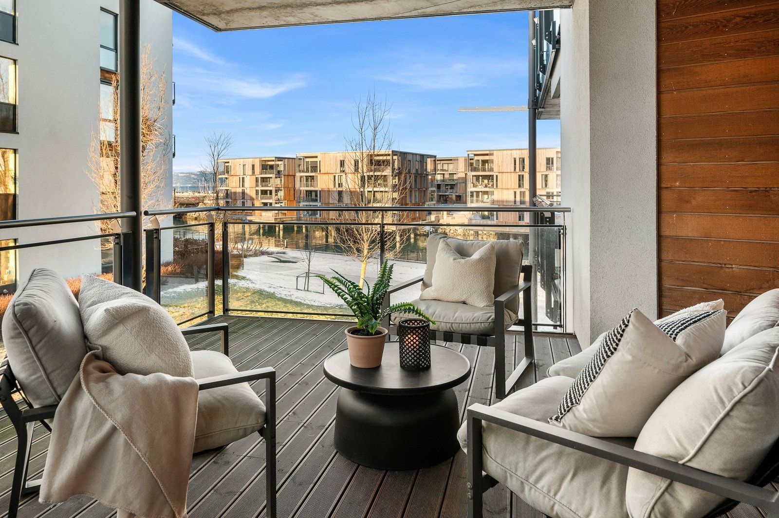 Utsikt mot sjøen. Galleribilde