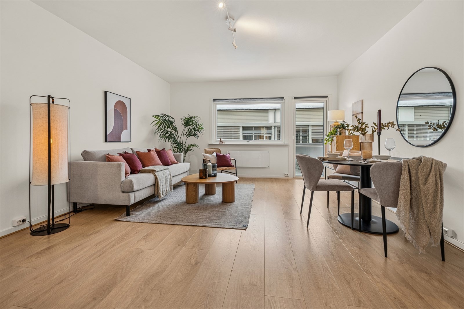 Velkommen til Wergelands gate 1C - en lys og oppusset 3-roms i høy 1. etasje beliggende i Gjøvik sentrum! Galleribilde