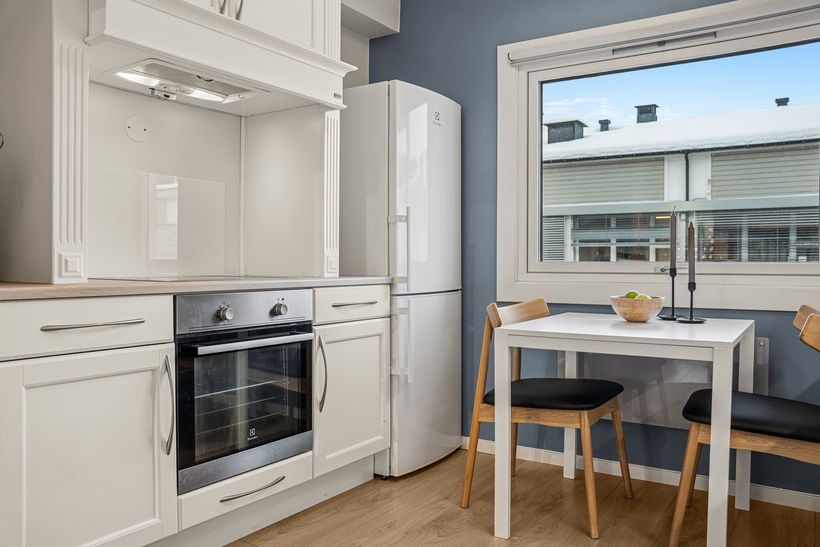 Plass til mindre spisegruppe i rommet om ønskelig. Galleribilde