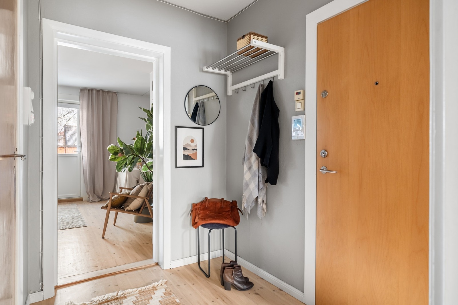 Lys og innbydende entré. Galleribilde