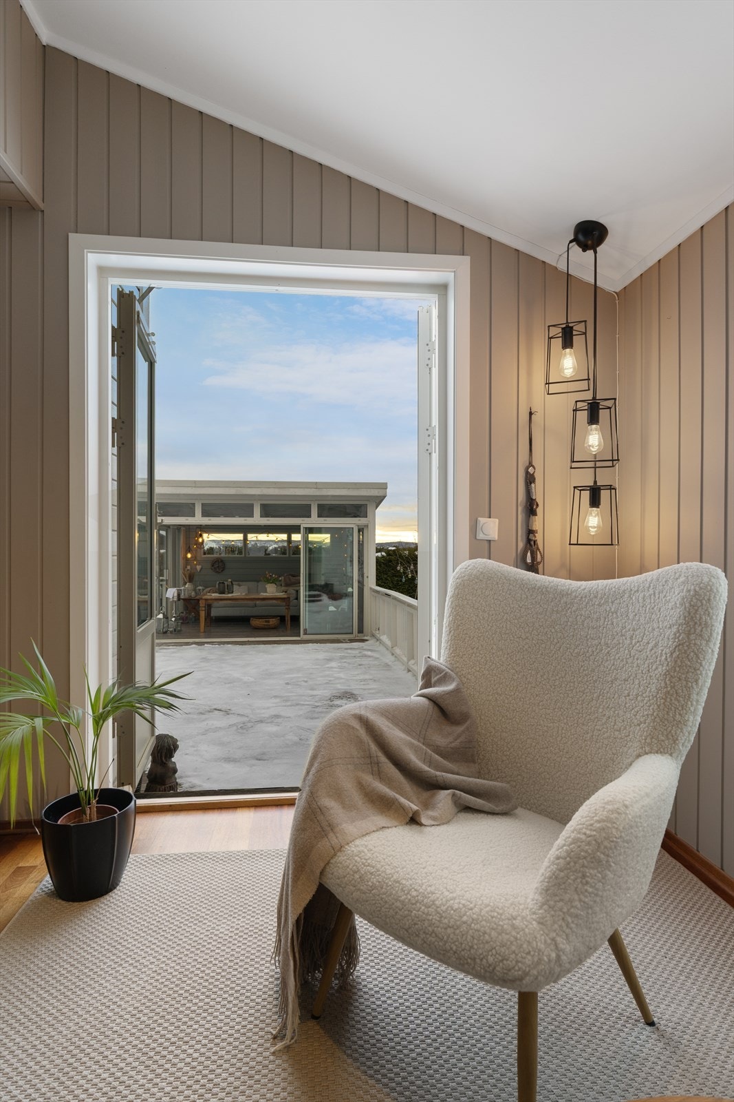 Lesekrok med utgang til terrasse Galleribilde