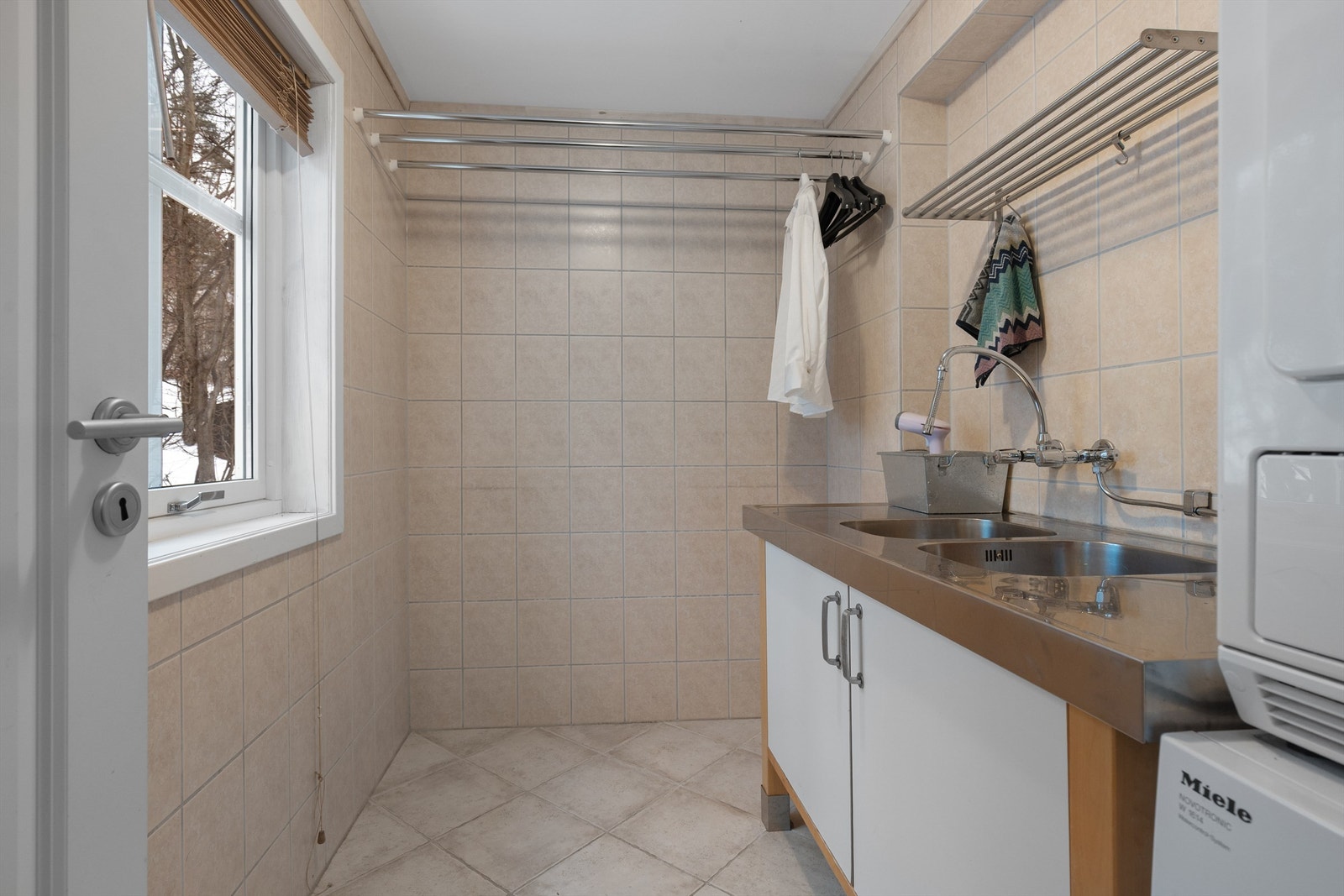 Praktisk vaskerom i tilknytning til entré Galleribilde