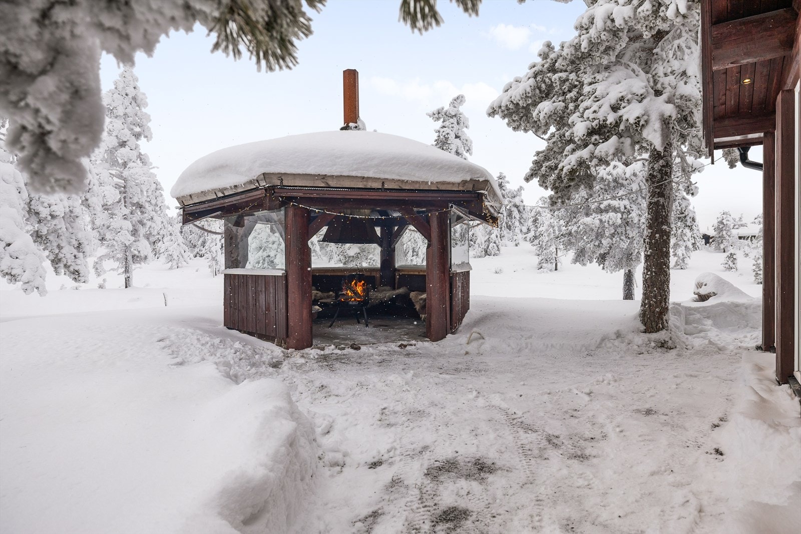 Ellers kan du trekke deg tilbake i den hyggelige grillhytta. Galleribilde