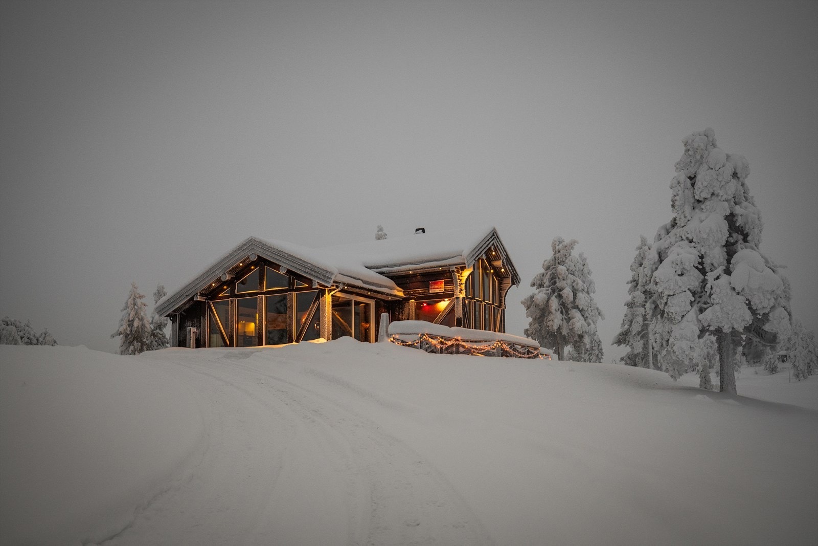 Dette er eiendommen for deg som ønsker kvalitet, beliggenhet, utsikt og den rette atmosfæren. Galleribilde