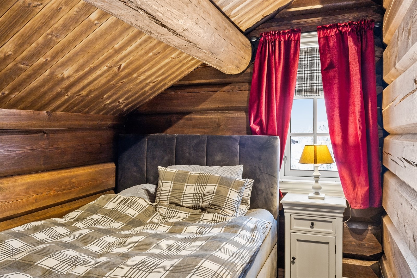 Ellers finner du ytterligere to soverom oppe i 2. etasje. Galleribilde