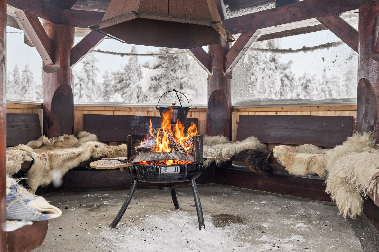 Vinduene skjermer for vær og vind, holder varmen inne og gir samtidig utsyn. Galleribilde