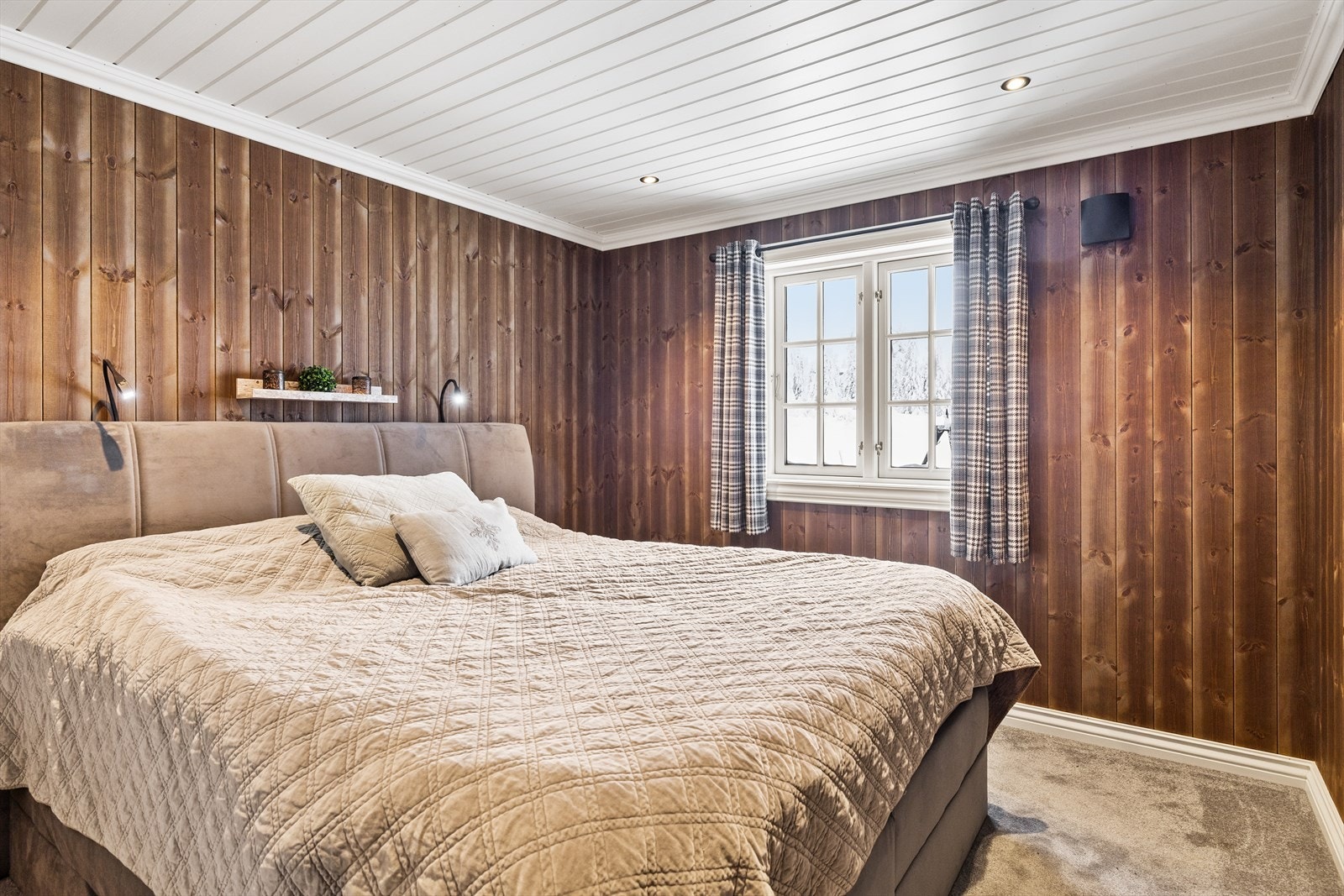 Hovedetasjen byr på 3 gode soverom! Galleribilde