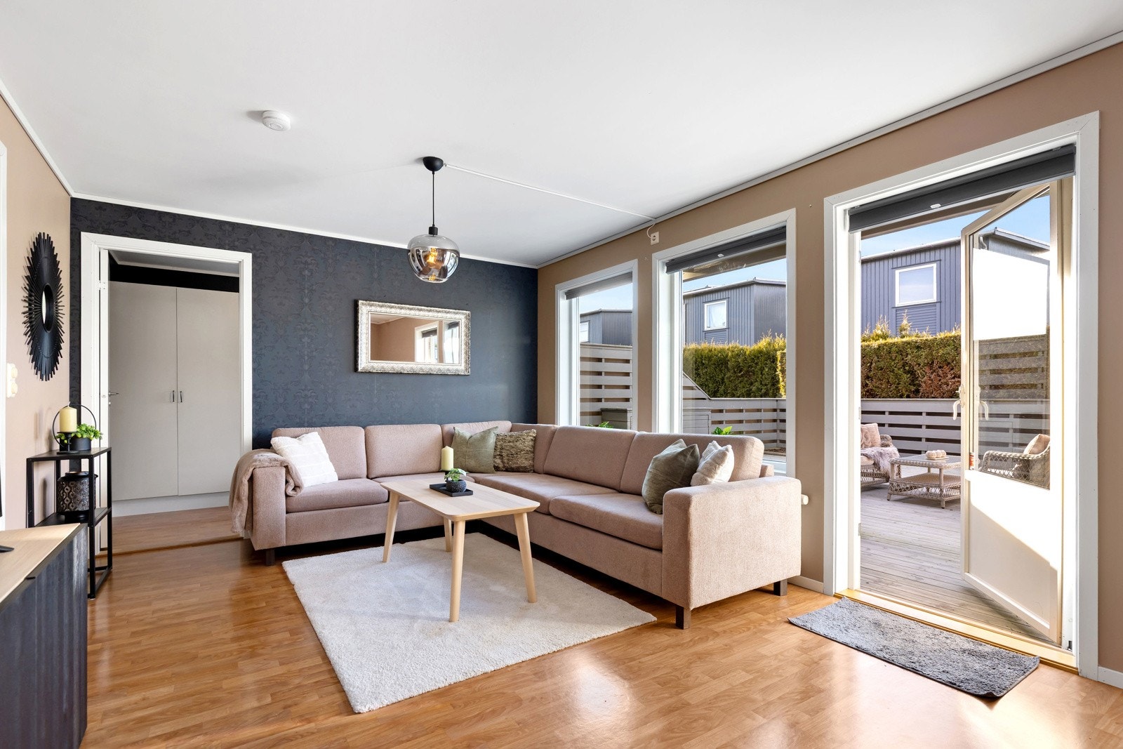 I tilknytning til stuen finner man det ene soverommet. Galleribilde