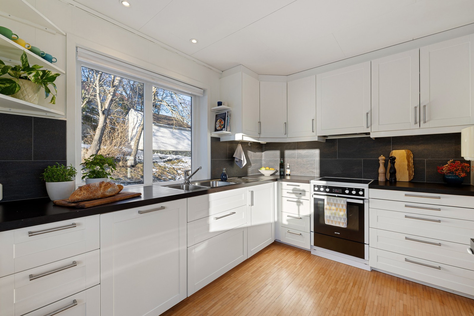 Overflater og innredningen på kjøkkenet har fått tilstandsgrad 1 av takstmann. Galleribilde