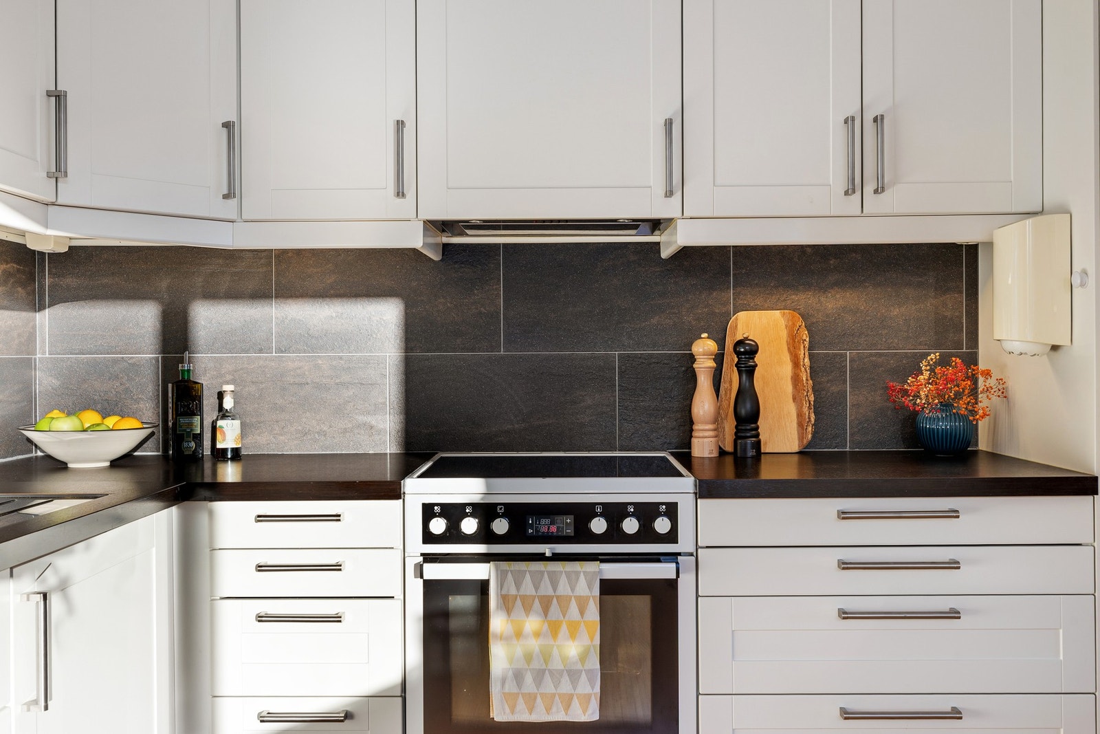 Overflater og innredningen på kjøkkenet har fått tilstandsgrad 1 av takstmann. Galleribilde