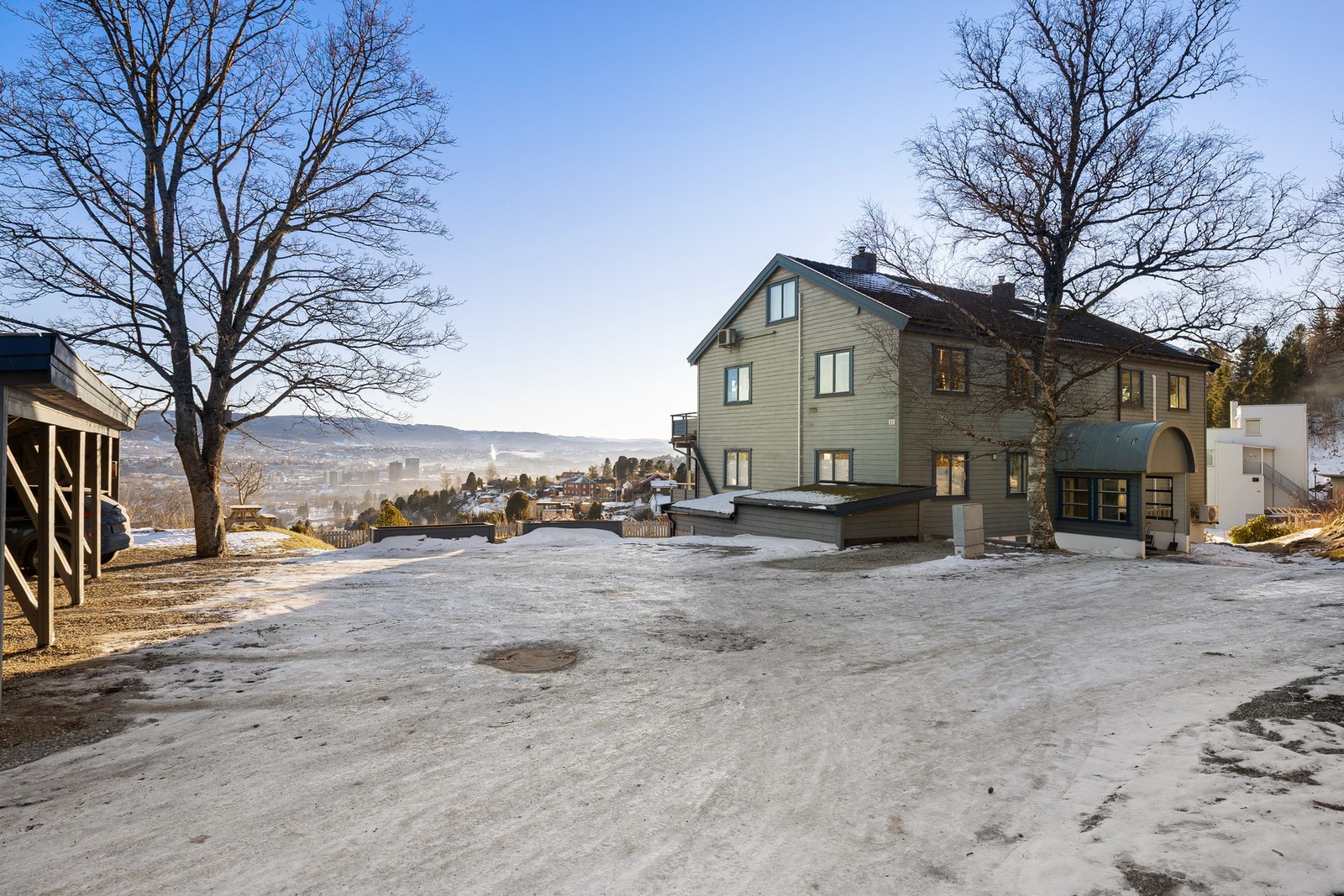 Velkommen til en hyggelig visning!
Skulle ikke oppsatt visningstidspunkt passe? Ta kontakt på 902 82 766, så finner vi en løsning. Galleribilde