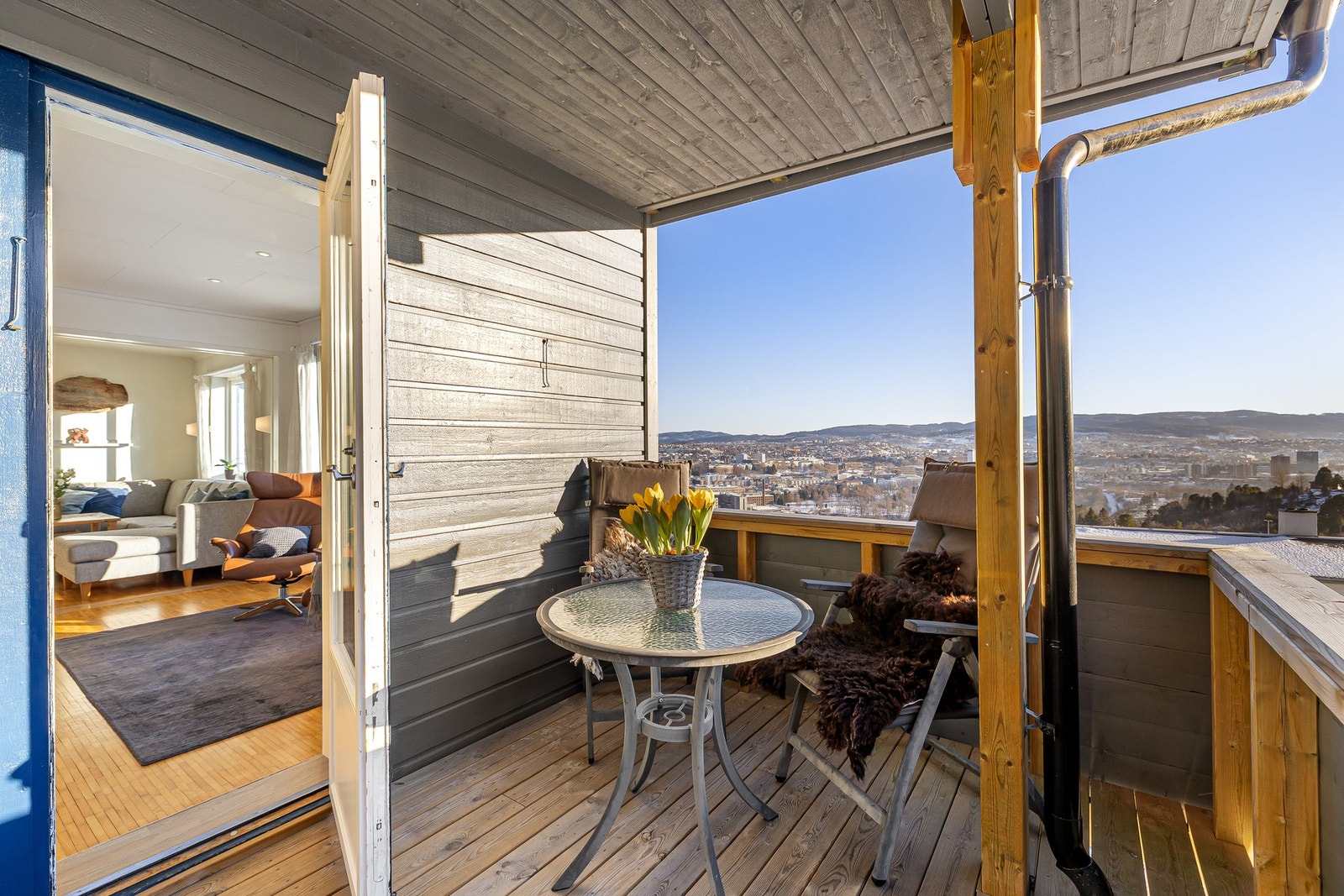 Stor, overbygd veranda på 13 kvm. Galleribilde