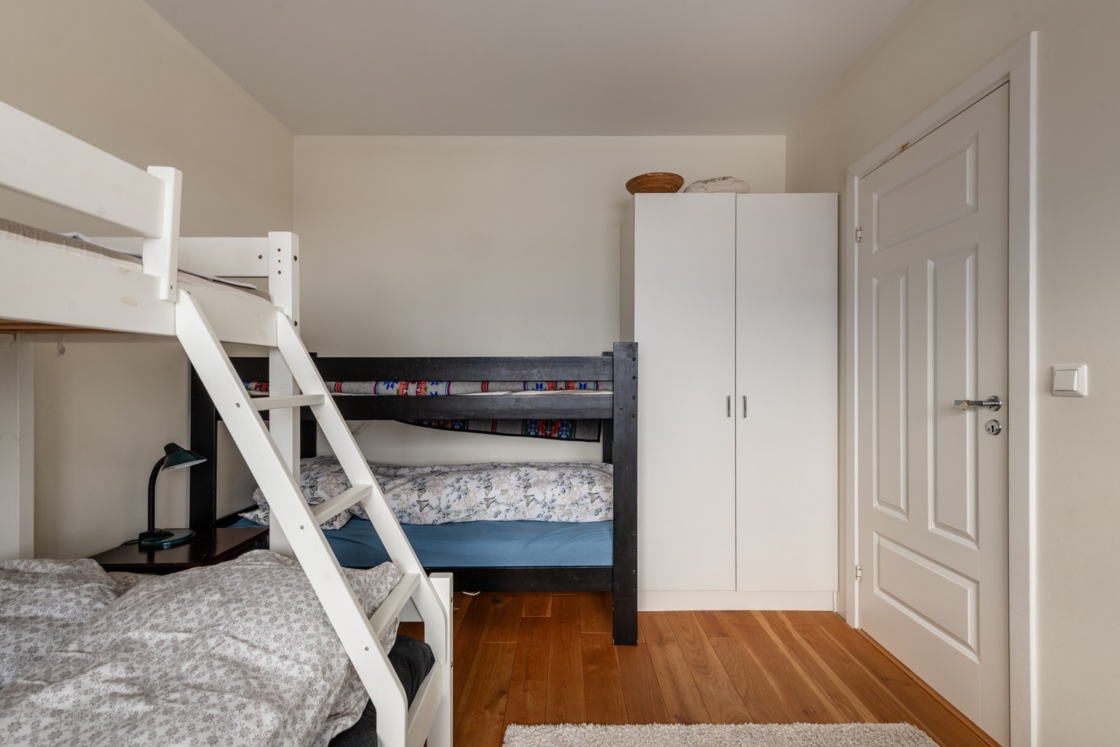 Soverom 1 har godt med sengeplasser Galleribilde