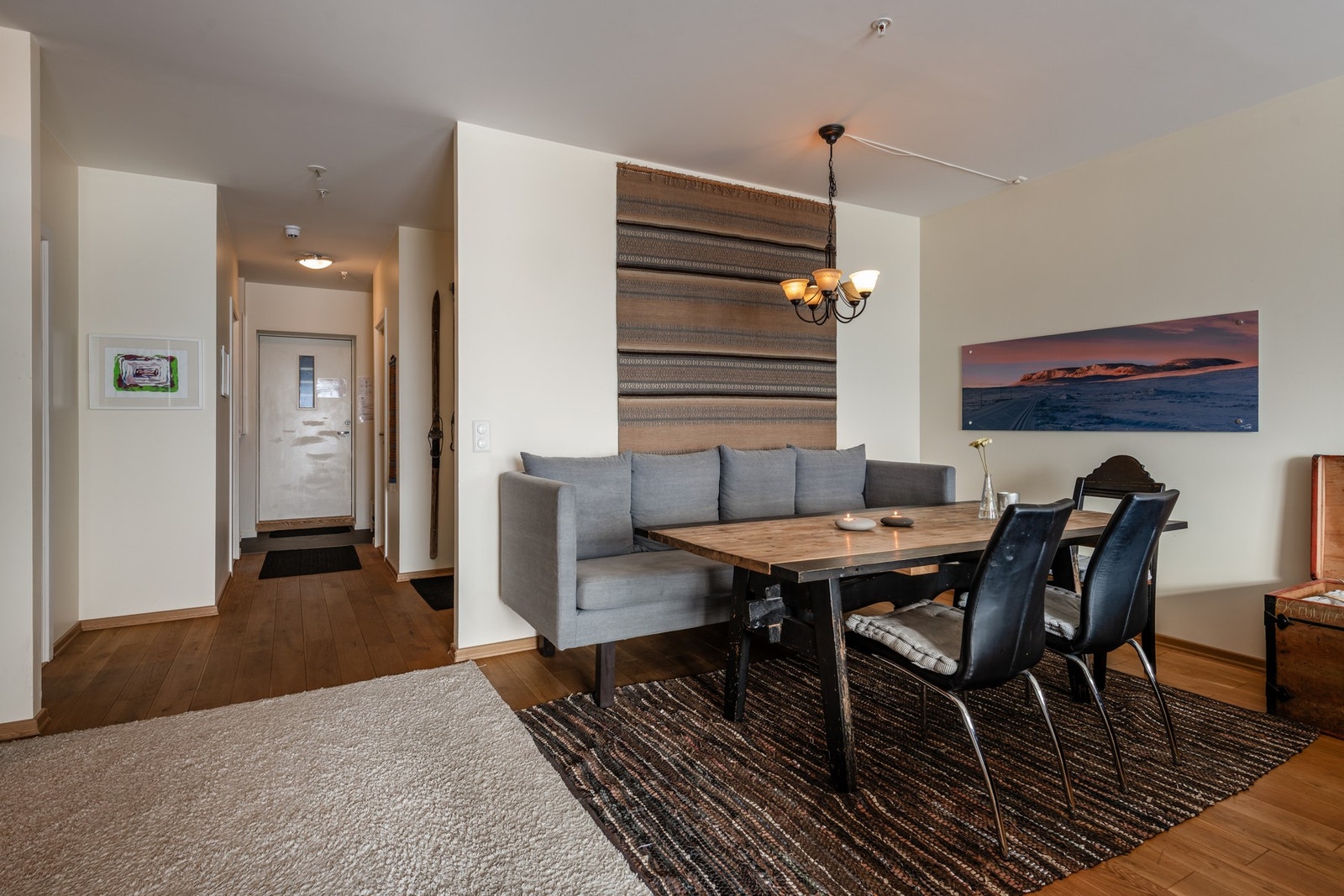 Koselig spiseplass for familie og venner Galleribilde