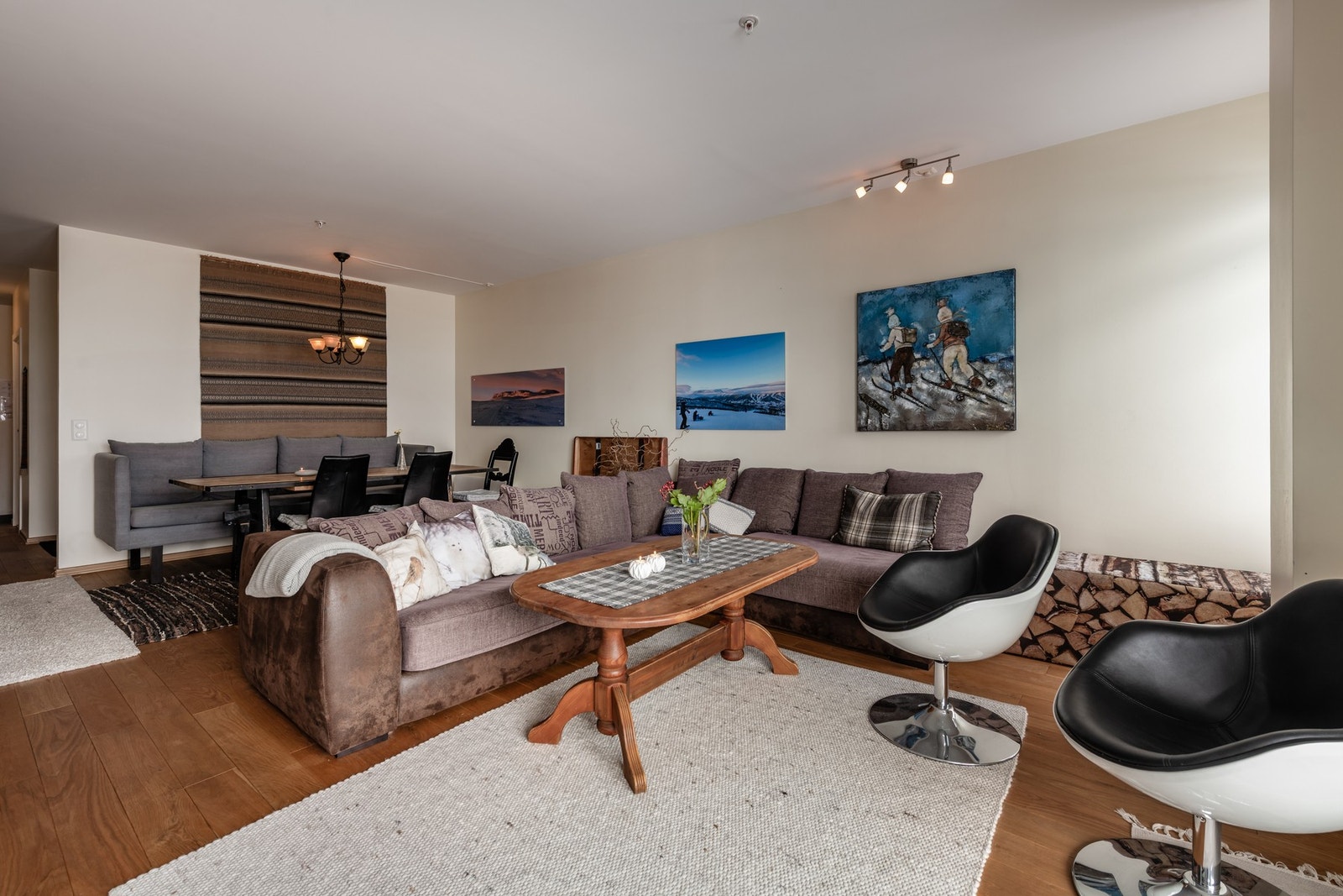 Åpen romløsning skaper en hyggelig atmosfære Galleribilde